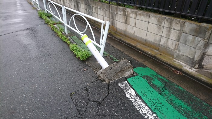 本田哲の活動 破損した車止めの修繕依頼